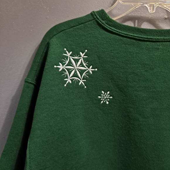 Sweatshirt in dark a green color.crew neck and Angel embroidered snowman… - Picture 5 of 10